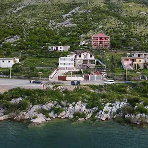  Guest house Lakefront House
